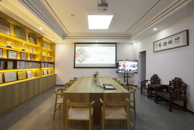 現(xiàn)代工業(yè)綜合體的核心設(shè)施 工廠、辦公環(huán)境與會議展覽服務